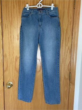 Gloria Vanderbilt Straight-Leg Jeans in Medium Blue Wash